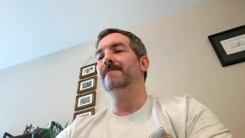 Snapshot of bobchmw chatting on 06-21-26, 09:06 Bobchmw online show from 06-21-26, 09:06
