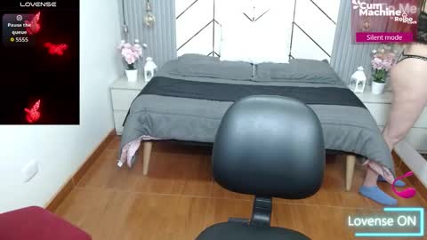 Paris online show from 10-06-25, 11:46