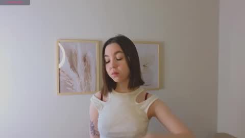 Snapshot of bondistar chatting on 11-06-25, 01:23 bondistar online show from 11-06-25, 01:23