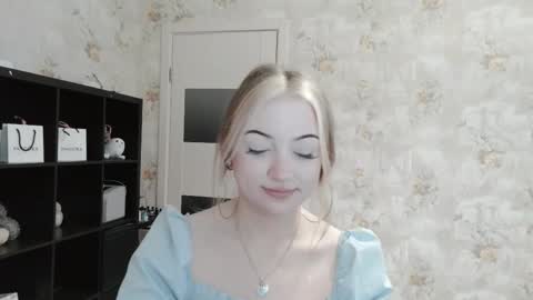 Snapshot of bonggarrido chatting on 10-20-25, 08:26 Ella online show from 10-20-25, 08:26
