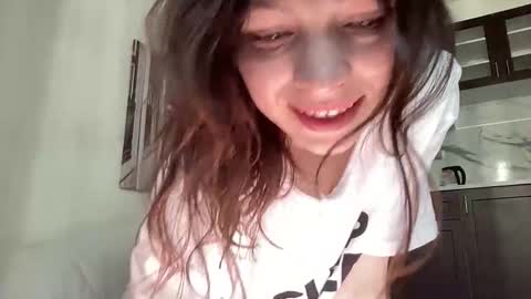 Snapshot of bonjourlabelle chatting on 04-02-26, 12:03 Mary 3 live time content 18 online show from 04-02-26, 12:03
