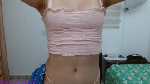 Snapshot of bonni_blonde chatting on 10-11-25, 11:47 Bonnie online show from 10-11-25, 11:47