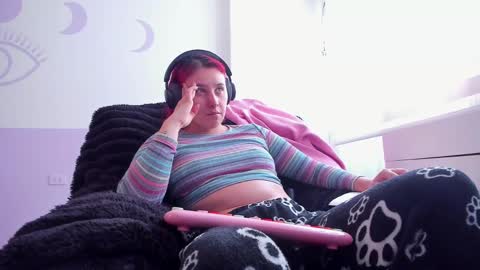 Snapshot of bonnie_moon_ chatting on 10-06-25, 05:43 Bonnie Help me reach 500 likes online show from 10-06-25, 05:43