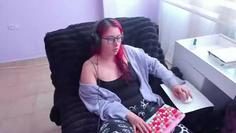 Snapshot of bonnie_moon_ chatting on 10-08-25, 06:05 Bonnie Help me reach 500 likes online show from 10-08-25, 06:05