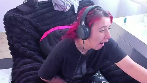 Snapshot of bonnie_moon_ chatting on 10-10-25, 05:12 Bonnie Help me reach 500 likes online show from 10-10-25, 05:12