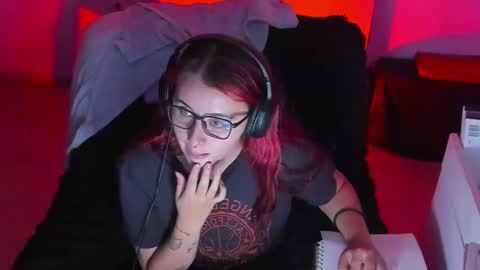 Snapshot of bonnie_moon_ chatting on 10-21-25, 10:32 Bonnie Help me reach 500 likes online show from 10-21-25, 10:32