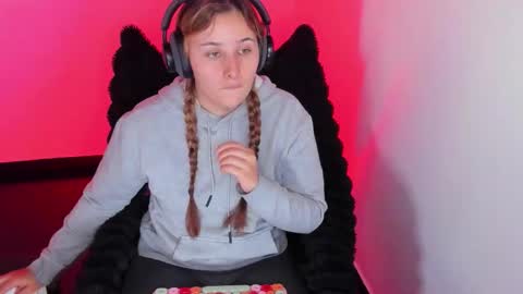 Bonnie Help me reach 500 likes online show from 01-31-26, 08:07