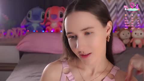 Snapshot of bonniedry chatting on 09-12-25, 01:06 Emma online show from 09-12-25, 01:06