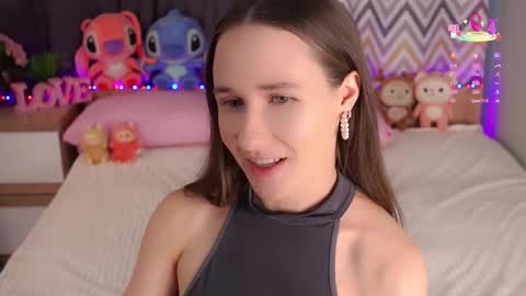 Snapshot of bonniedry chatting on 09-16-25, 01:17 Emma online show from 09-16-25, 01:17