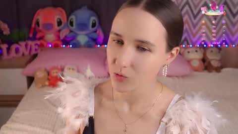 Snapshot of bonniedry chatting on 09-17-25, 01:07 Emma online show from 09-17-25, 01:07