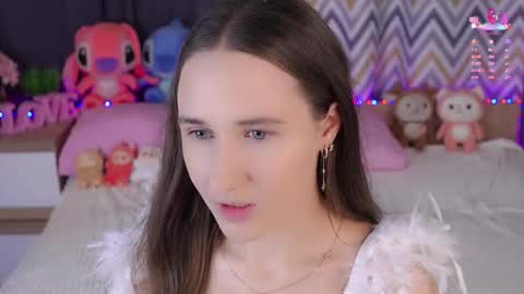 Snapshot of bonniedry chatting on 09-18-25, 01:18 Emma online show from 09-18-25, 01:18