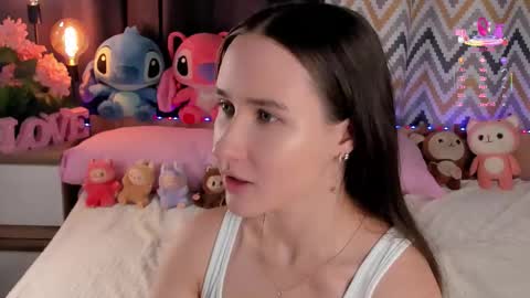 Snapshot of bonniedry chatting on 09-23-25, 01:08 Emma online show from 09-23-25, 01:08