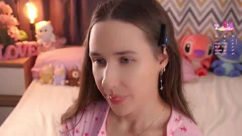 Snapshot of bonniedry chatting on 10-03-25, 01:13 Emma online show from 10-03-25, 01:13