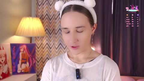 Snapshot of bonniedry chatting on 10-04-25, 01:25 Emma online show from 10-04-25, 01:25