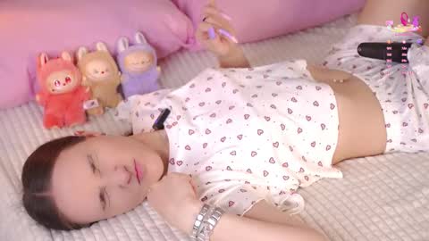 Snapshot of bonniedry chatting on 10-07-25, 01:03 Emma online show from 10-07-25, 01:03