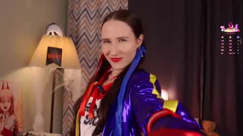 Snapshot of bonniedry chatting on 10-31-25, 01:17 Emma online show from 10-31-25, 01:17