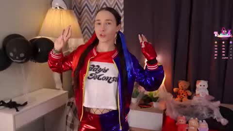 Snapshot of bonniedry chatting on 11-01-25, 12:56 Emma online show from 11-01-25, 12:56