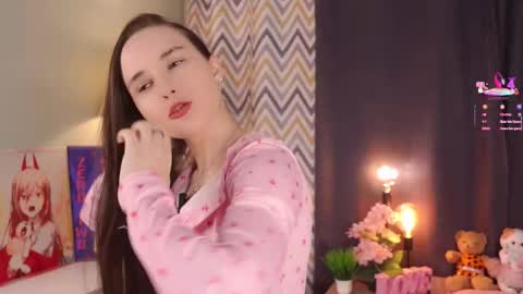 Snapshot of bonniedry chatting on 11-05-25, 01:05 Emma online show from 11-05-25, 01:05