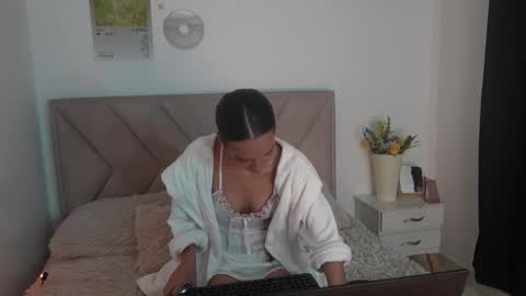 Bonnie  online show from 03-06-26, 06:43