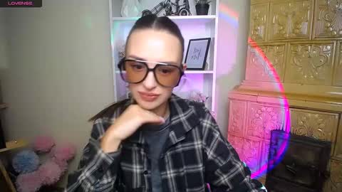 Bonnie online show from 11-20-25, 09:20