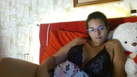 Snapshot of bonvivantb chatting on 01-06-25, 02:37 Queen Bon Vivantt online show from 01-06-25, 02:37