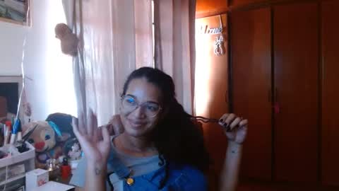 Snapshot of bonvivantb chatting on 01-24-25, 04:39 Queen Bon Vivantt online show from 01-24-25, 04:39