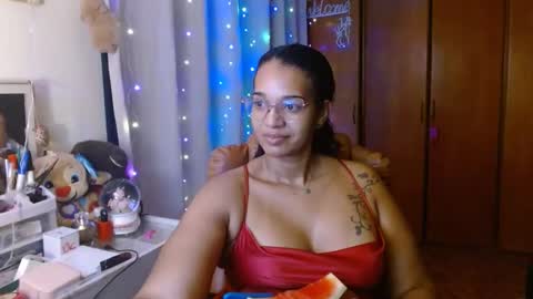 Snapshot of bonvivantb chatting on 01-25-25, 05:29 Queen Bon Vivantt online show from 01-25-25, 05:29