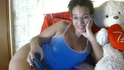 Snapshot of bonvivantb chatting on 01-26-25, 03:38 Queen Bon Vivantt online show from 01-26-25, 03:38