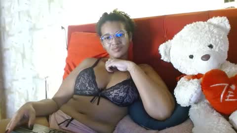 Snapshot of bonvivantb chatting on 01-27-25, 01:09 Queen Bon Vivantt online show from 01-27-25, 01:09