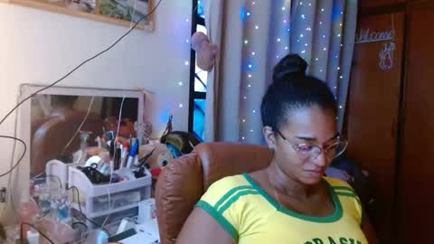 Snapshot of bonvivantb chatting on 02-05-25, 10:22 Queen Bon Vivantt online show from 02-05-25, 10:22