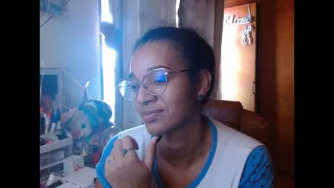 Snapshot of bonvivantb chatting on 02-06-25, 01:10 Queen Bon Vivantt online show from 02-06-25, 01:10