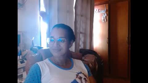 Snapshot of bonvivantb chatting on 02-06-25, 07:40 Queen Bon Vivantt online show from 02-06-25, 07:40