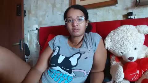 Snapshot of bonvivantb chatting on 02-14-25, 01:40 Queen Bon Vivantt online show from 02-14-25, 01:40