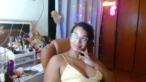 Snapshot of bonvivantb chatting on 03-06-25, 12:00 Queen Bon Vivantt online show from 03-06-25, 12:00