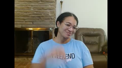 Snapshot of bonvivantb chatting on 09-15-25, 01:44 Queen Bon Vivantt online show from 09-15-25, 01:44