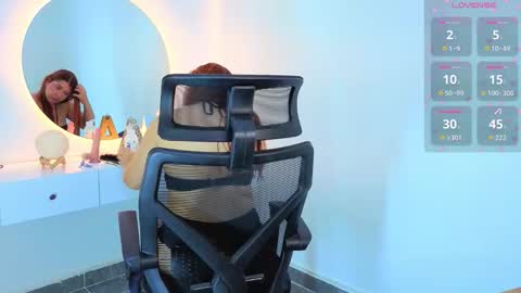 Snapshot of boobs_ann chatting on 03-25-26, 02:45 Im Annie online show from 03-25-26, 02:45