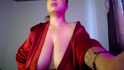 Snapshot of boobs_magic chatting on 09-29-25, 08:24 KIM online show from 09-29-25, 08:24