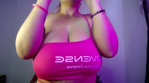 Snapshot of boobs_magic chatting on 10-08-25, 07:11 KIM online show from 10-08-25, 07:11