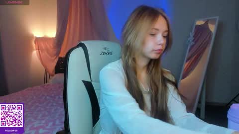 Snapshot of booozekirs_ chatting on 09-22-25, 02:13 Milena online show from 09-22-25, 02:13