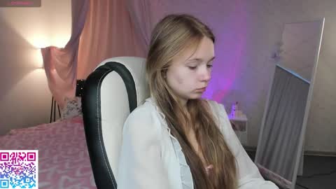 Snapshot of booozekirs_ chatting on 09-27-25, 02:16 Milena online show from 09-27-25, 02:16