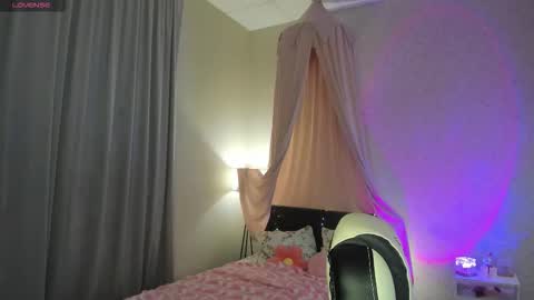 Snapshot of booozekirs_ chatting on 10-10-25, 02:10 Milena online show from 10-10-25, 02:10