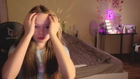 Snapshot of booozekirs_ chatting on 10-27-25, 01:20 Milena online show from 10-27-25, 01:20