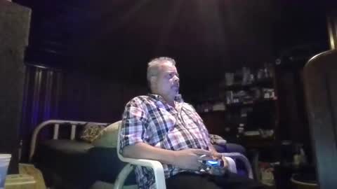 Snapshot of booshy chatting on 10-23-25, 06:34 Booshwa online show from 10-23-25, 06:34