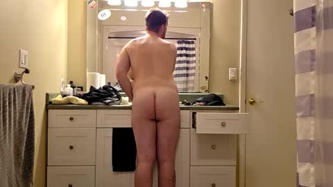 Snapshot of bootywhoknows chatting on 03-22-26, 02:15 bootywhoknows online show from 03-22-26, 02:15