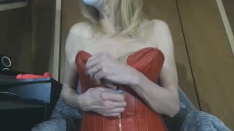 bored_housewife1985 online show from 03-06-25, 01:46