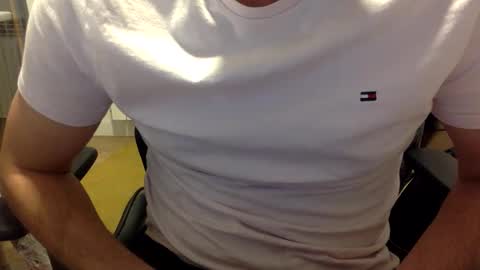 Snapshot of borjajrob chatting on 10-20-25, 01:39 Pepefon online show from 10-20-25, 01:39