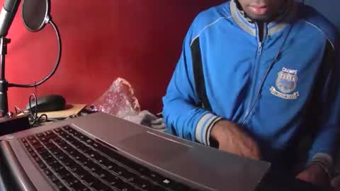 Snapshot of boss_playa98 chatting on 02-15-25, 08:33 boss_playa98 online show from 02-15-25, 08:33