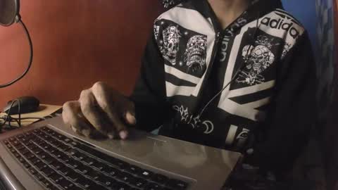 Snapshot of boss_playa98 chatting on 02-26-25, 08:15 boss_playa98 online show from 02-26-25, 08:15