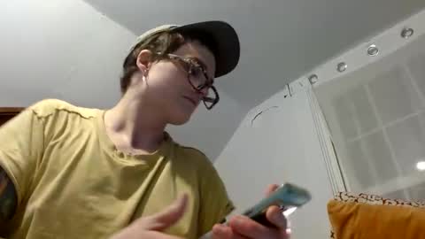 Snapshot of bottom_boiz chatting on 12-18-24, 06:53 Rue online show from 12-18-24, 06:53