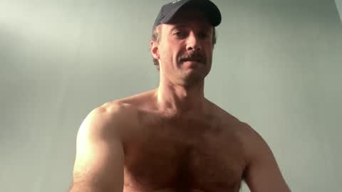 Snapshot of bottommanbln chatting on 10-25-25, 10:23 bottommanbln online show from 10-25-25, 10:23